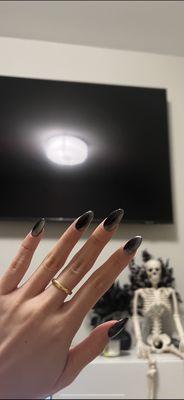 Tips and black cat eye mani