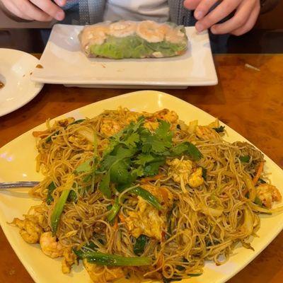 Singaporean meifun and goicun (or summer rolls)