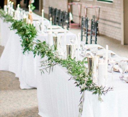 Mixed greenery on headtable