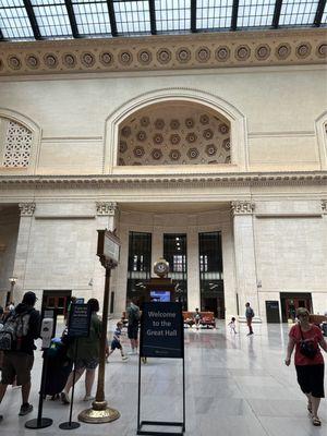 Union Station travelers heading to their destinations.