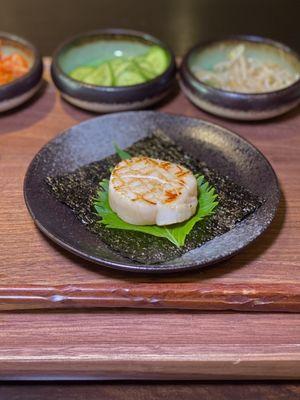 shodai set: seasonal seafood; hokkaido scallop with perilla leaf and seaweed, assorted namuru (09/2023)