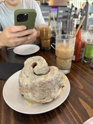 The giant cinnamon roll & the crème anglais coffee