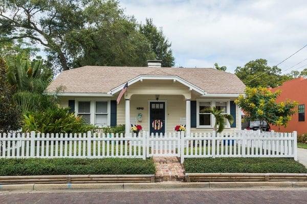 Picturesque Bungalow in Palma Ceia Park. Just a block from one of South Tampa's fabulous Dog Parks and Playgrounds.