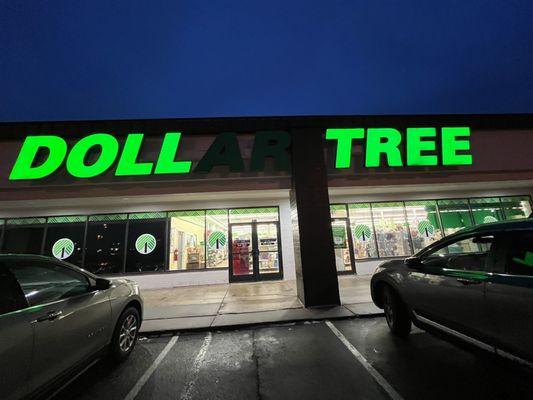 Store Front has 2 letters with broken lights