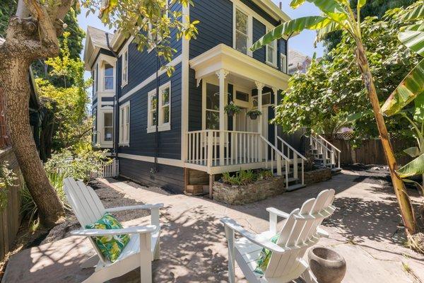 Oakland (Adams Point) home listed by Anne Feste