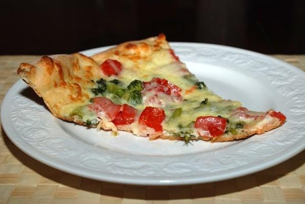 Delicious white pizza with tomato and broccoli