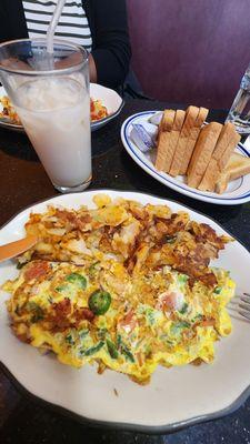 Mexican omellete and Horchata.