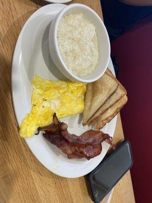 Bacon, grits and eggs