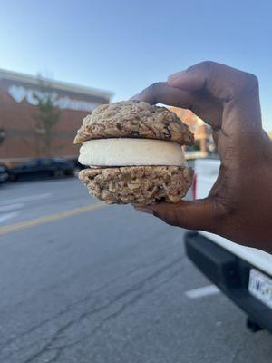 Ice cream sandwich