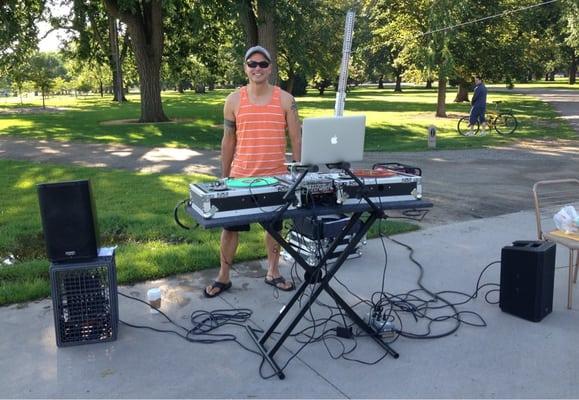 The dj rockin some sweet beats!