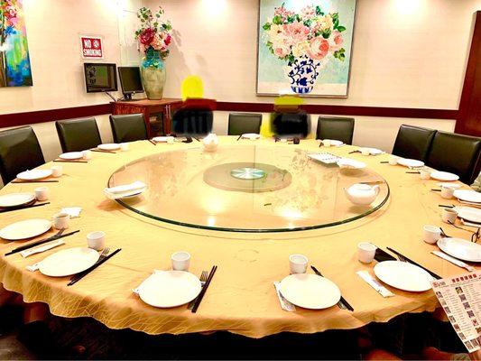 20 people fit around this huge table in a private room. Place order and it all gets brought to the table.$60 minimum per person