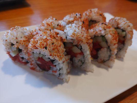 Spicy tuna roll during happy hour