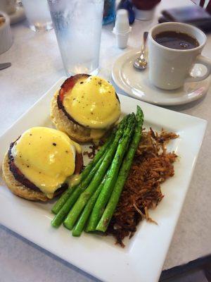 Classic eggs benny with hash browns. All around a great breakfast.