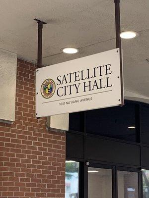 Sattlelite signage