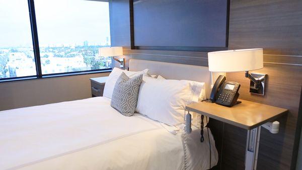 Prive Luxury Recovery Suites with concierge 24/7 post-operative care and stunning  views of the city's best landscapes.