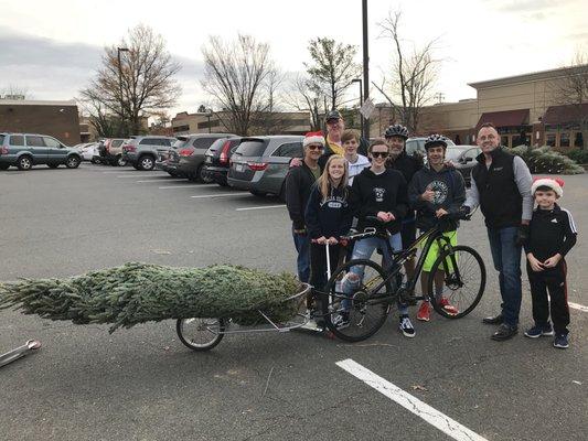 Every year, this lovely family pedals out to get their holiday Christmas tree-- what a great tradition!!!