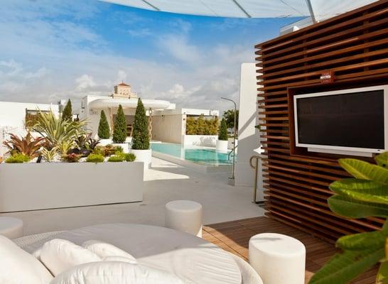 Highbar Poolside Cabanas include flat-screen TVs.