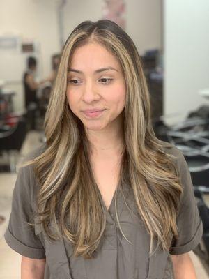 Gorgeous Balayage with face framing.