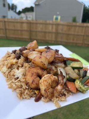 Combination platter with filet mignon, scallops and shrimp