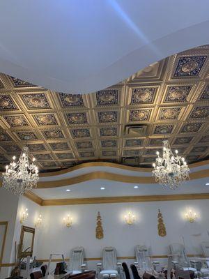 What a beautiful ceiling.