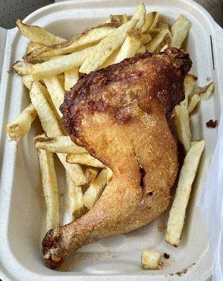 1/4 Fried Chicken and Chips. So delicious!