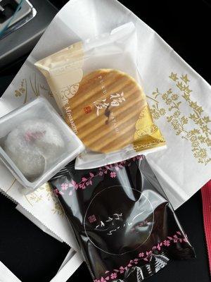 SAKURA MOCHI 1PC CHOCOLATE MIKASA FUKUWATASHI SENBEI