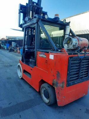 18,000LB CAPACITY FORKLIFT