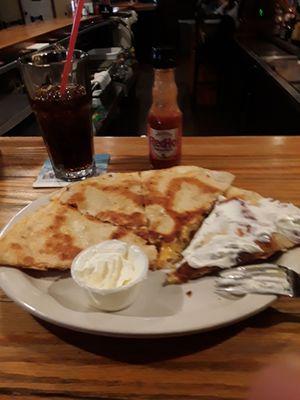 Might be the best chicken quesadilla ever had anywhere hands down great food great staff