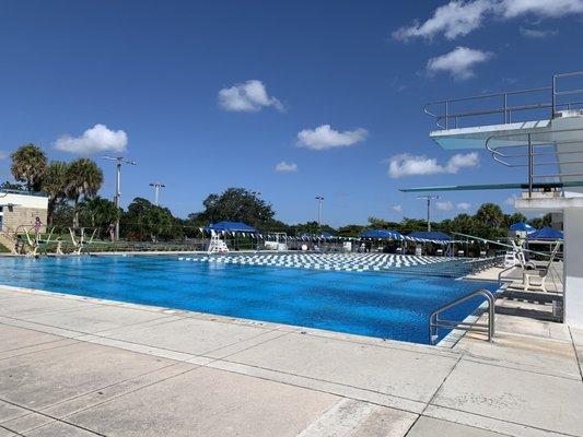 Diving pool