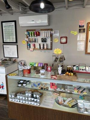 Amazing selection of CBD, Delta 8, Delta 9 & Kratom! Great quality products and prices to match!