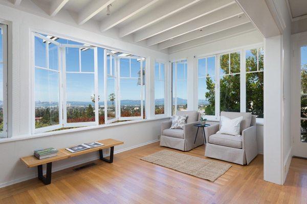 Sunny sitting room with fab views!