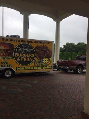 Food truck at Cedarfield.