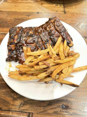 Half rack of ribs and fry's very juicy.