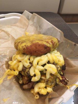 Mac N cheese Heaven burger