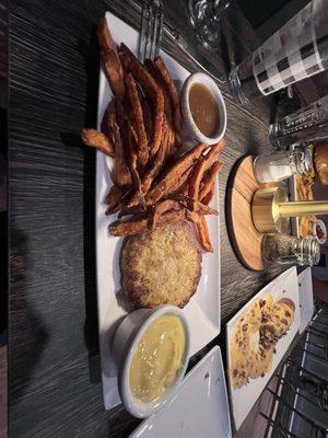 Great sweet potato fries! And you can see the remains of the pretzel app.