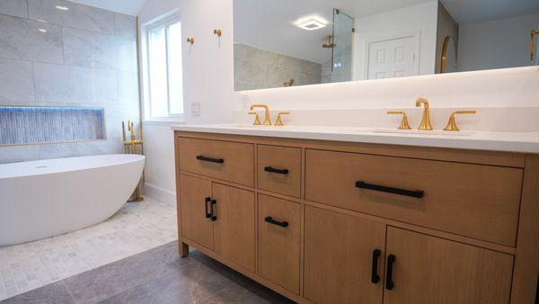 MASTER BATHROOM, DAUL VANITY, SOAKING BATHTUB.