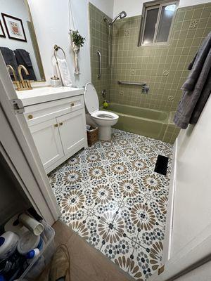 Small bathroom update with original 1970's shower/tub as the  centerpiece