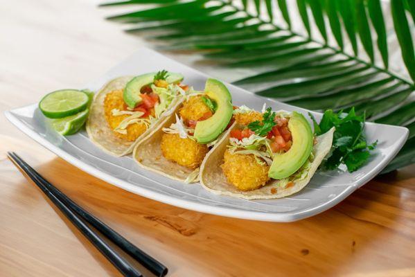 Jumbo shrimp tacos (3pcs) with tropical mango sauce and avocado on top