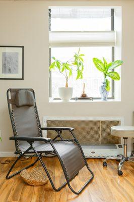 Choice of Zero-gravity lounge chairs or tables in Community Treatment Room