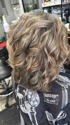 Medium hair. layered hair.highlights . Waves and curls