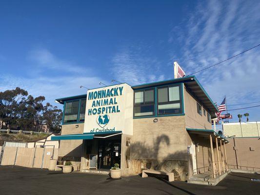 The front of Mohnacky Animal Hospital - just off the 78 freeway in Carlsbad and right next to a large shopping mall!