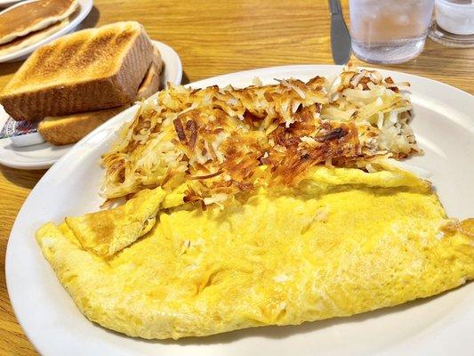 Cheese Omelette with Hash Browns & Texas Toast