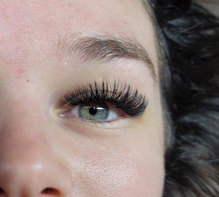 Volume lashes