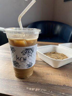 Iced Cardi Bee Latte with oatmilk and an espresso chocolate chip cookie, both were delicious!