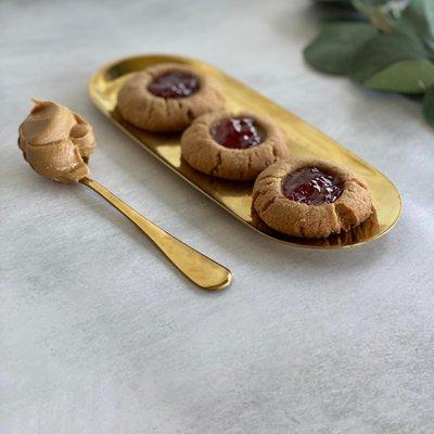 Peanut Butter Cookies (with or without jam)