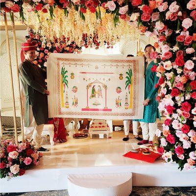 Floral Mandap Wedding Tradition

#weddingdecor #floraldecor #weddingday #wedding #floralwedding #IndianWedding 

https://dipali.com