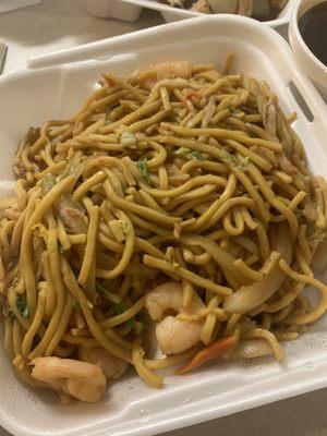 Lo Mein Dinner Combination