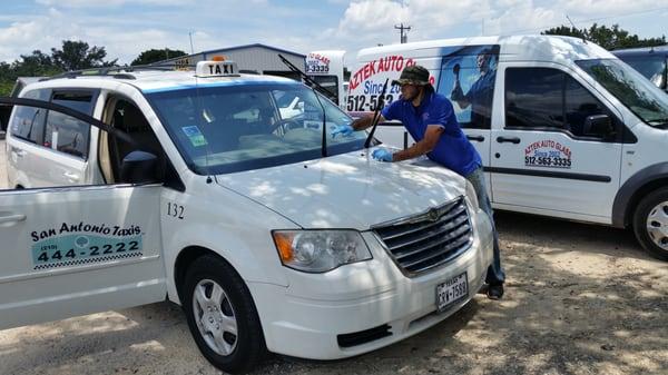 Dodge Caravan windshield replacement