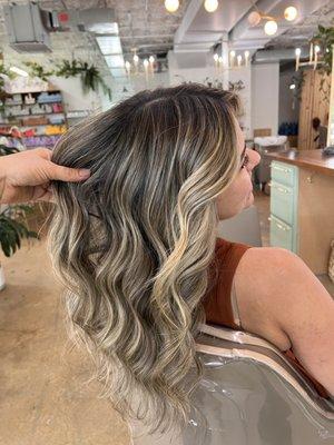 Loose waves 
Fort Lauderdale blow dry bar