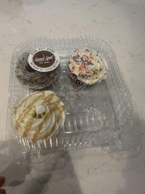 Cupcakes in container